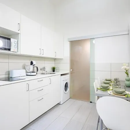 Comfy And Bright In The Center דירה