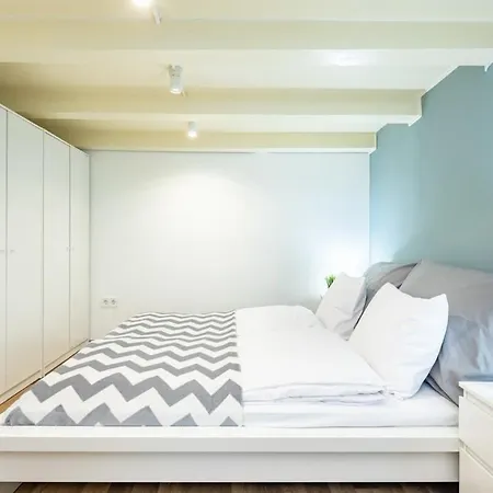 Comfy And Bright In The Center Daire