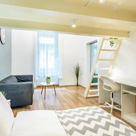 Comfy And Bright In The Center