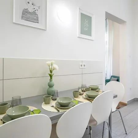 Comfy And Bright In The Center Appartamento