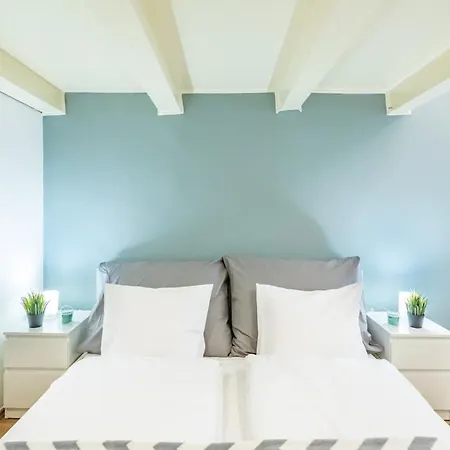 Comfy And Bright In The Center *